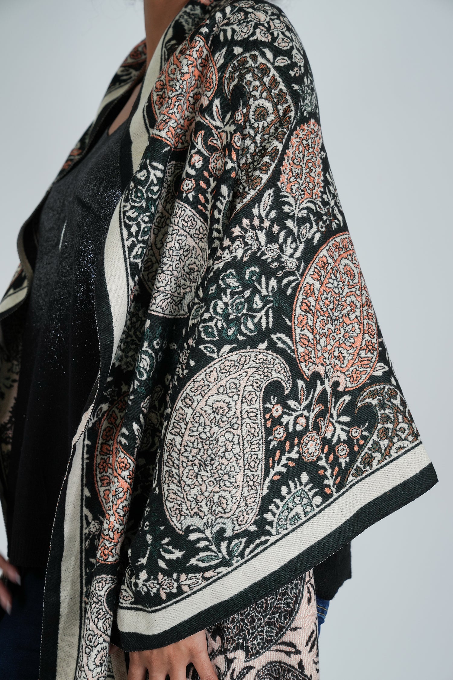Black and Cream Shakira Scarf