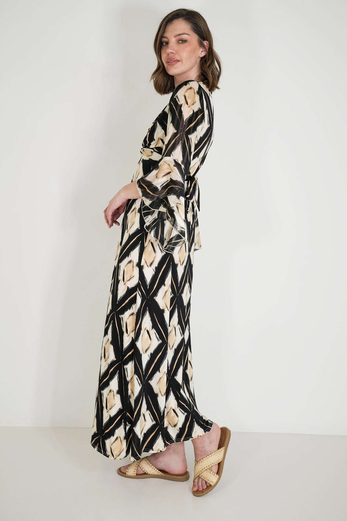 Black and Cream Knot Dress With Sleeves